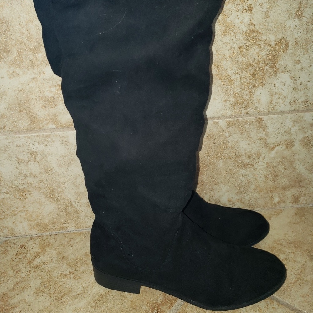 Kelly and Katie Lilyana boot